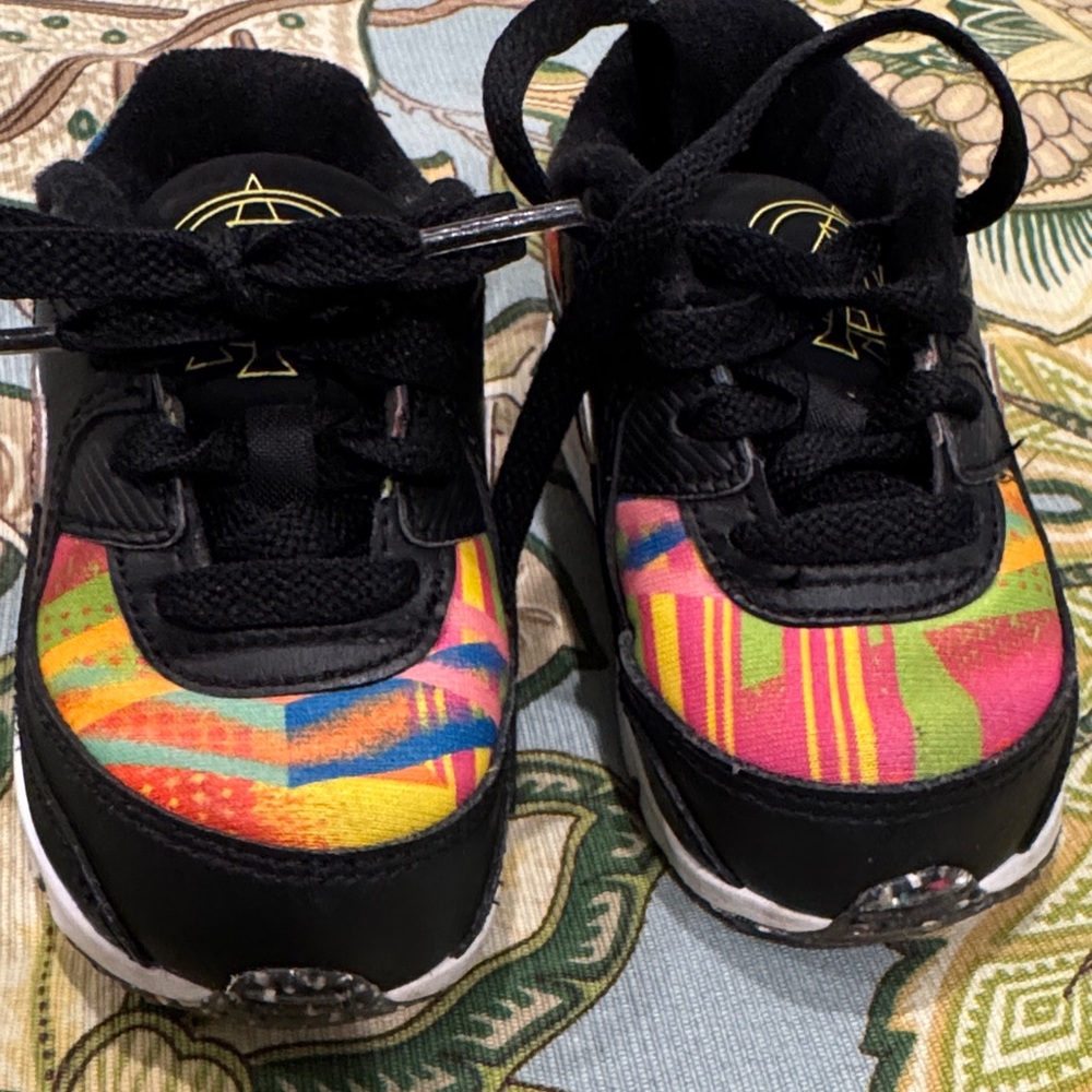 Nike Air Max 90 “  Familia”.   6c